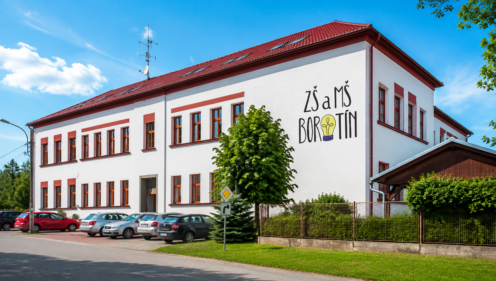 skola-budova-slogem